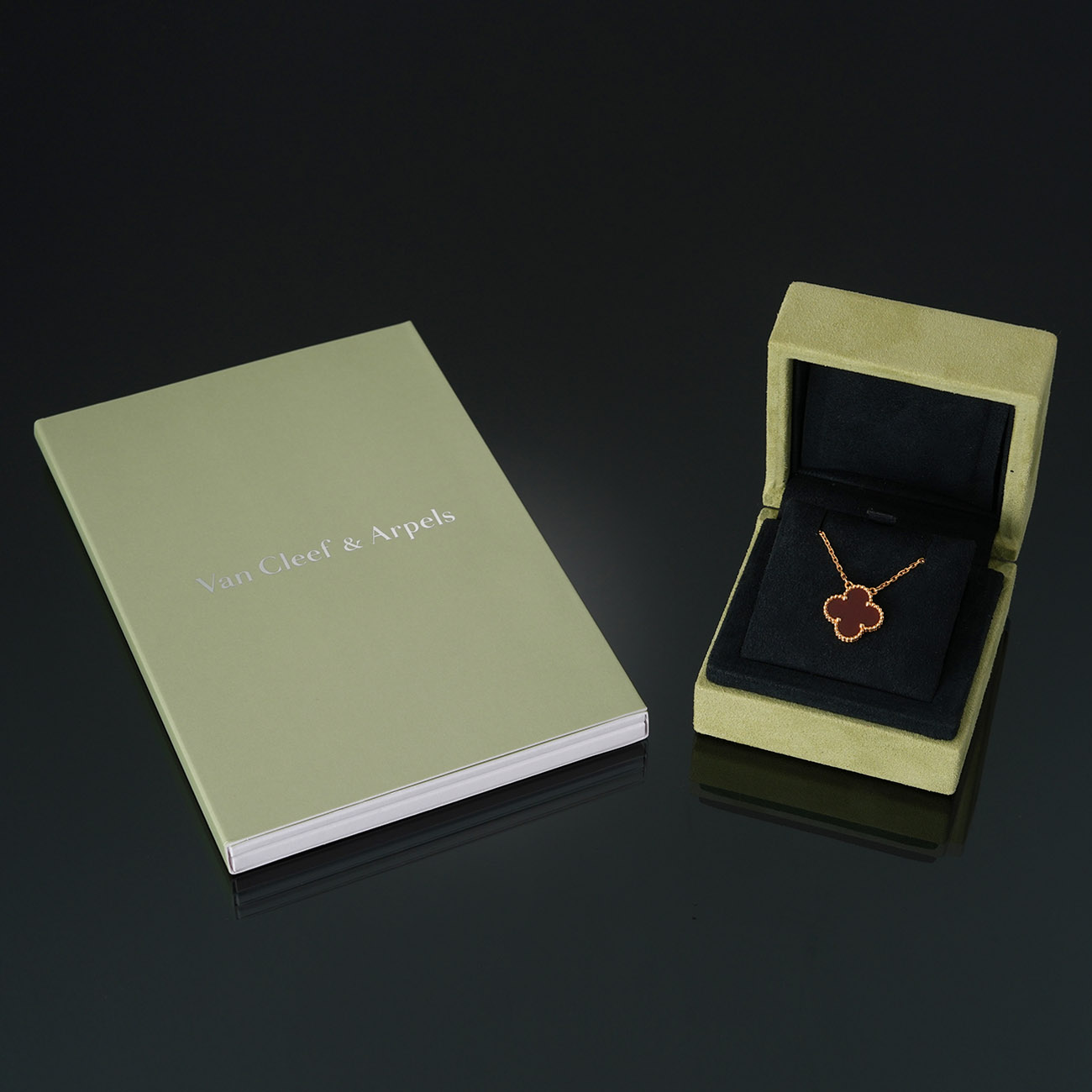 VAN CLEEF & ARPELS(USED)반클리프 빈티지 알함브라 커넬리언 네크리스